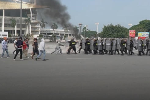 Ấn tượng cảnh công an diễn tập chống gây rối, khủng bố tại Hà Nội