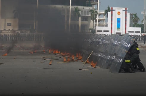 Ấn tượng cảnh công an diễn tập chống gây rối, khủng bố tại Hà Nội