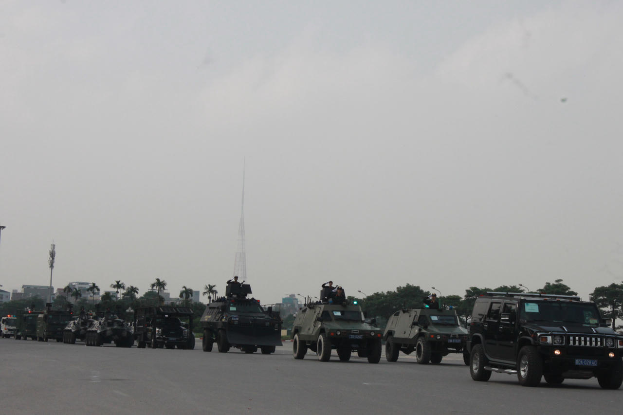 Ấn tượng cảnh công an diễn tập chống gây rối, khủng bố tại Hà Nội