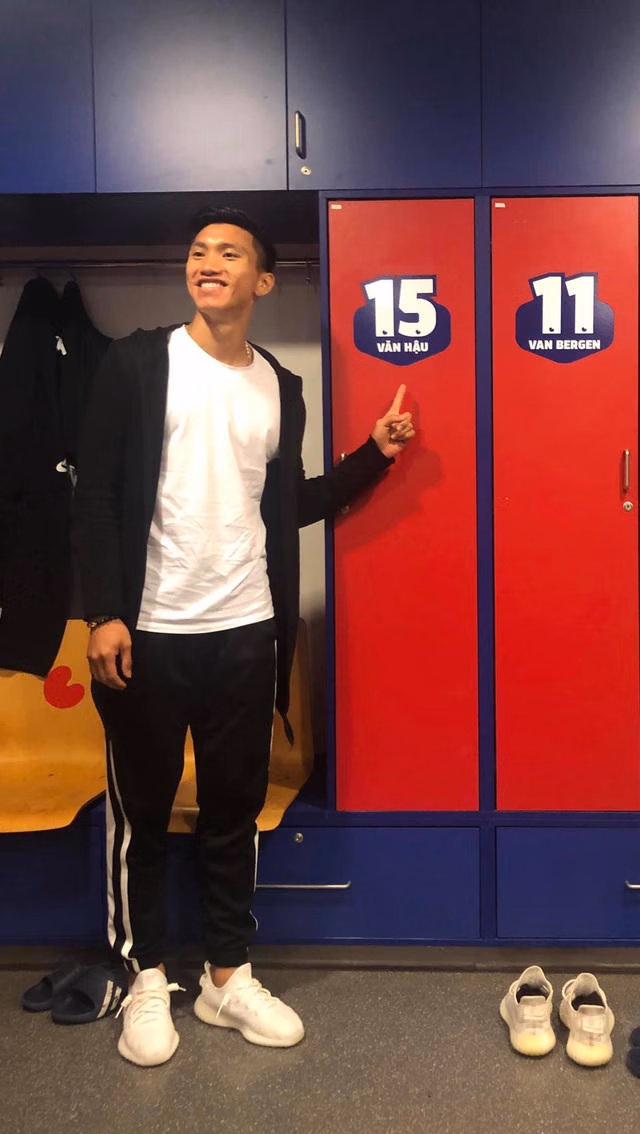 Văn Hậu tới Hà Lan, nhận xế hộp và căn hộ riêng - 5