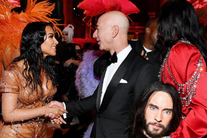 Mùa hè hào nhoáng của Jeff Bezos - 1