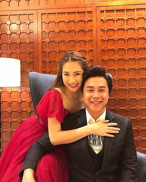 Hòa Minzy và bạn trai.