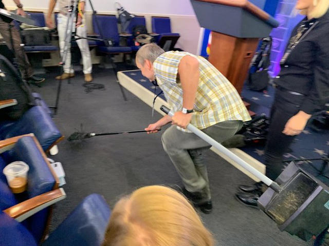 Chuột gây hỗn loạn trong cuộc họp báo ở Nhà Trắng - 2