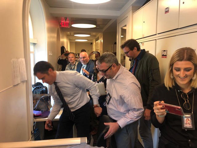 Chuột gây hỗn loạn trong cuộc họp báo ở Nhà Trắng - 1