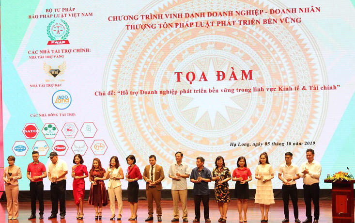  Tọa đàm 'Hỗ trợ doanh nghiệp phát triển bền vững về kinh tế và tài chính' tại Quảng Ninh 