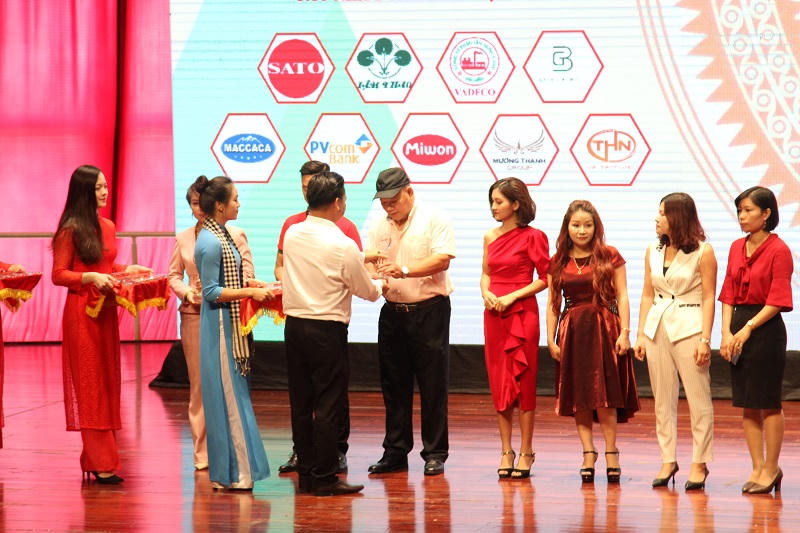  Tọa đàm 'Hỗ trợ doanh nghiệp phát triển bền vững về kinh tế và tài chính' tại Quảng Ninh 