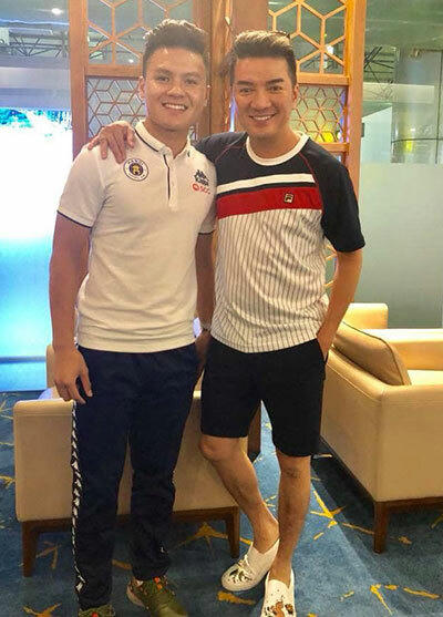 Đàm Vĩnh Hưng đăng ảnh chụp cùng Quang Hải trên trang cá nhân. Ảnh: ĐVH.