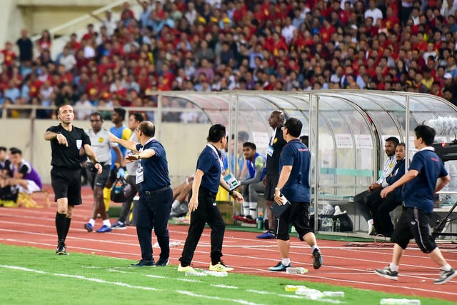 Cảm xúc đặc biệt của HLV Park Hang Seo trong chiến thắng trước Malaysia - 13