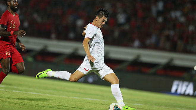 Tiến Linh toả sáng rực rỡ với bàn thắng thứ 3 vào lưới Indonesia tối 15/10. Ảnh: Hoàng Linh