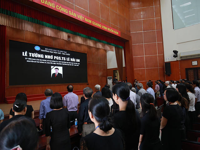 nghen ngao le tuong nho thu truong le hai an tai dh mo dia chat hinh anh 3