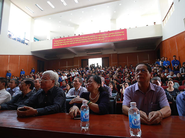 nghen ngao le tuong nho thu truong le hai an tai dh mo dia chat hinh anh 5