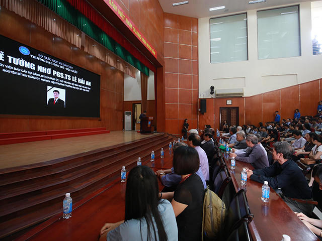 nghen ngao le tuong nho thu truong le hai an tai dh mo dia chat hinh anh 6