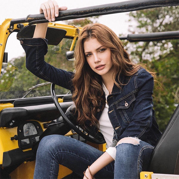 Người đẹp Venezuela biến hóa về phong cách.