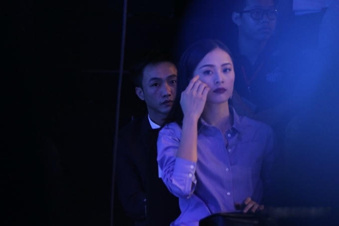 Sau hơn một năm tay chia tay Hồ Ngọc Hà, Cường Đô La hẹn hò người mẫu, diễn viên Hạ Vi. Nam doanh nhân thường tháp tùng bạn gái tại các sự kiện nhưng cả hai gần như không xuất hiện cùng nhau trước công chúng. Hạ Vi chia sẻ cô nhiều lần oan ức, áp lực bởi tin đồn dựa dẫm bạn trai đại gia. Vì vậy, cặp đôi quyết định hạn chế đi chung để giữ cuộc sống bình yên cho đối phương. Trong hai năm yêu, họ chia tay rồi tái hợp nhiều lần trước khi xác nhận đường ai nấy đi vào tháng 7/2017.