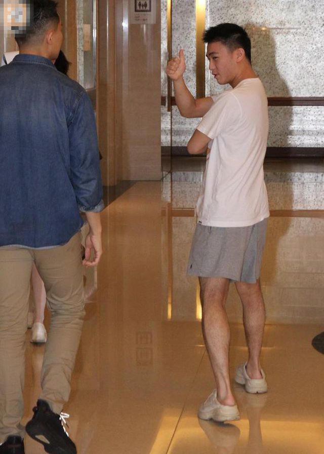 Siêu mẫu nội y được bố chồng tỷ phú thưởng 350 tỷ đồng vì sinh cháu đích tôn - 3