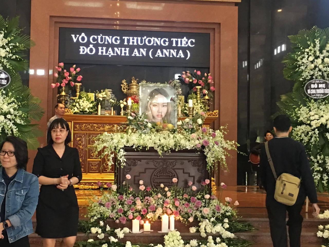 Đạo diễn Đỗ Đức Thành gắng kìm nước mắt, tiễn con gái "thiên thần" về thiên đường hình ảnh 2 dao dien do duc thanh gang kim nuoc mat, tien con gai "thien than" ve thien duong hinh anh 2