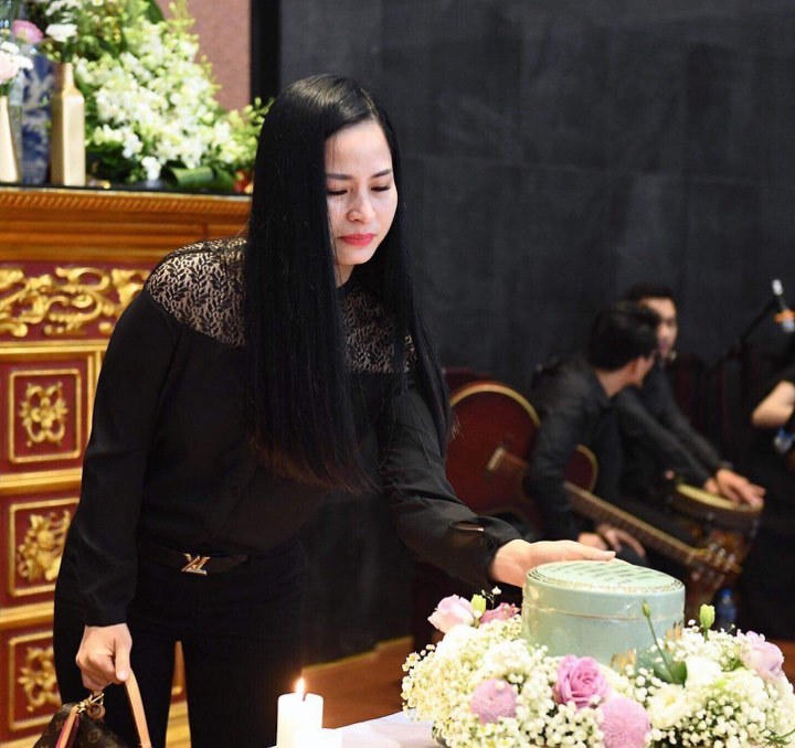 Đạo diễn Đỗ Đức Thành gắng kìm nước mắt, tiễn con gái "thiên thần" về thiên đường hình ảnh 4 dao dien do duc thanh gang kim nuoc mat, tien con gai "thien than" ve thien duong hinh anh 4