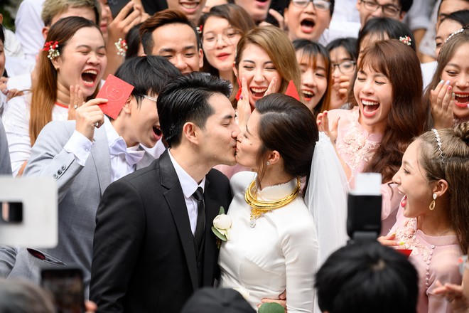 suc hut dam cuoi dong nhi - ong cao thang nhan "bao like khung" vi tinh yeu chan thanh hinh anh 1