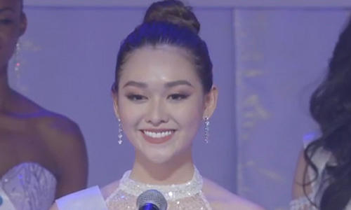 Tường San trong phần thi thuyết trình.