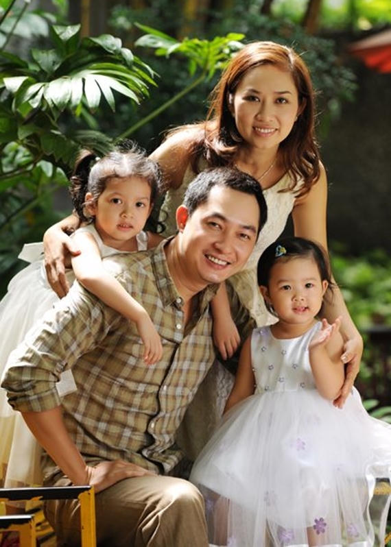 Khương Thịnh thử sức với vai chàng người yêu nghiện ngập của Diễm Kiều. Nam diễn viên kín tiếng đời tư và có cuộc sống bình yên bên bà xã và hai con gái. Gần đây, anh gây chú ý với vai diễn Khải Văn trong phim truyền hình ăn khách Tiếng sét trong mưa.