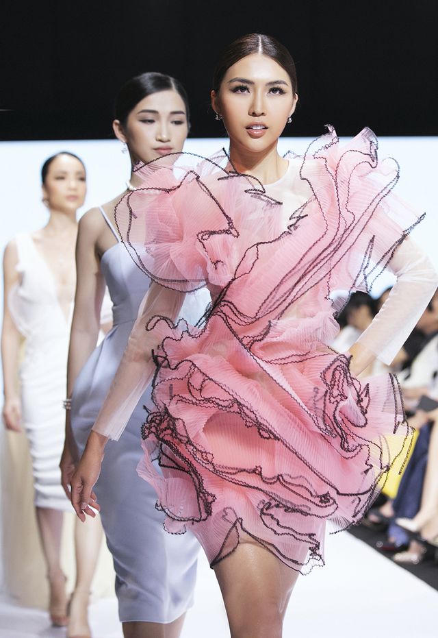 Thí sinh “mất tích” trong lúc đang thi Hoa hậu Hoàn vũ Việt Nam? - 2