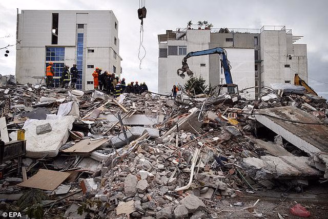 Con dâu tương lai Thủ tướng Albania chết trong trận động đất kinh hoàng - 2