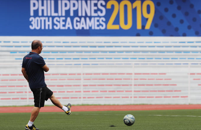 Nhưng do đội không tập chiến thuật sáng nay, ông quyết định cho báo chí thoải mái tác nghiệp cả buổi tập của đội.