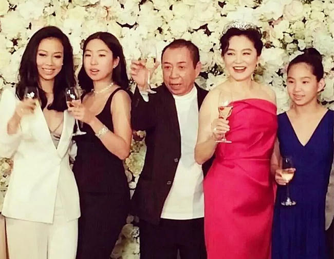 Gia đình con cái đề huề nhưng chồng Lâm Thanh Hà vẫn có con rơi.