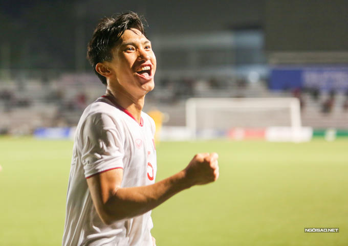 Văn Hậu gửi bạn gái giữ hộ HC vàng