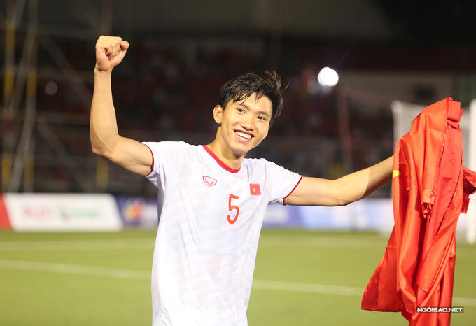 Văn Hậu gửi bạn gái giữ hộ HC vàng