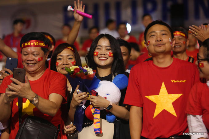 Văn Hậu gửi bạn gái giữ hộ HC vàng