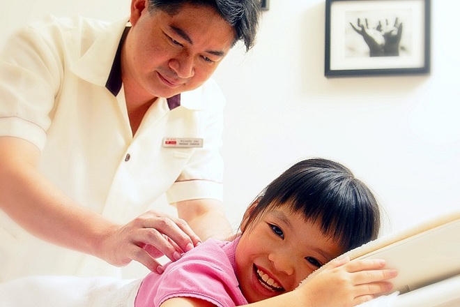 Nhiều người chỉ tốn 2 tuần học để hành nghề massage. Ảnh:Eu Yan Sang Clinic