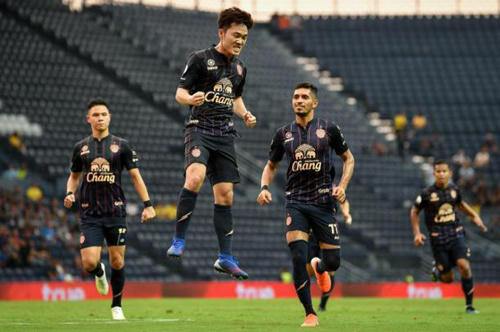 Xuân Trường (thứ hai từ trái sang) mừng bàn thắng cho Buriram. Ảnh: BUFC.