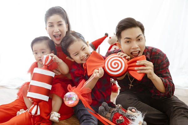 2 bé yêu nhà Khánh Thi - Phan Hiển khiến fan thích mê vì quá dễ thương - Ảnh 1.