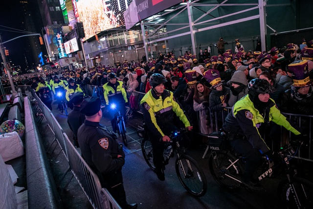 Mỹ tưng bừng chào đón năm mới 2020 - 9