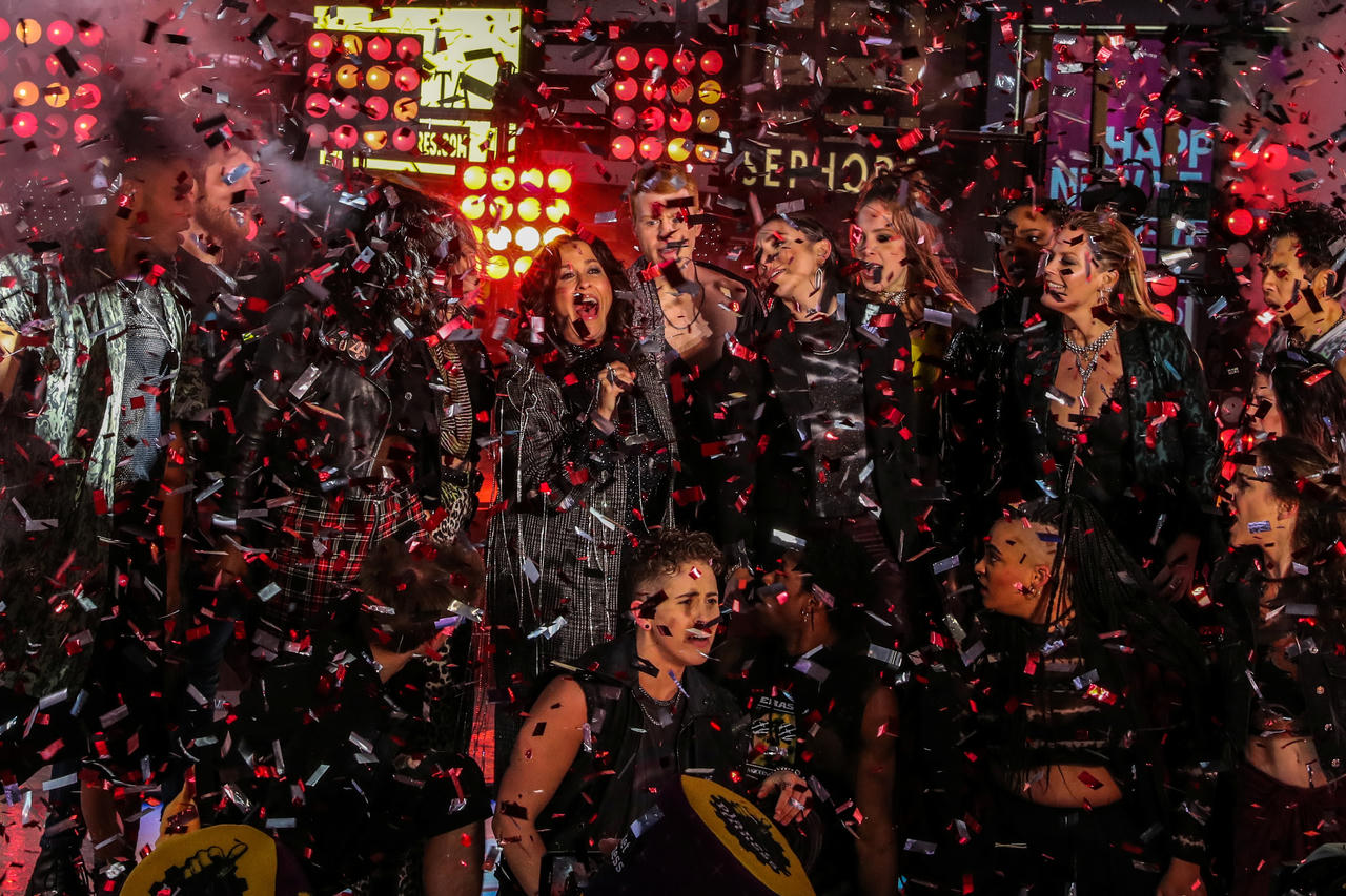 Mỹ tưng bừng chào đón năm mới 2020 - 5