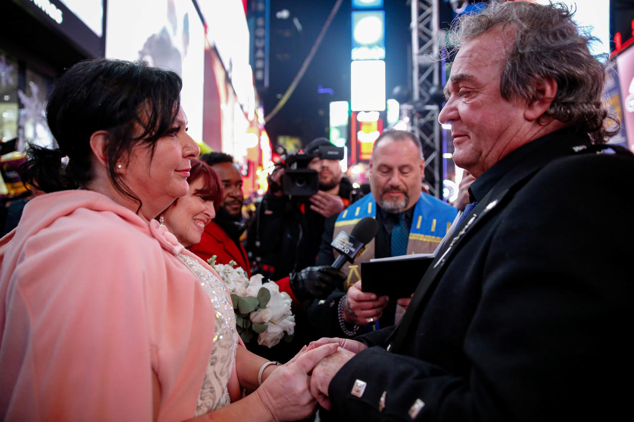 Mỹ tưng bừng chào đón năm mới 2020 - 7