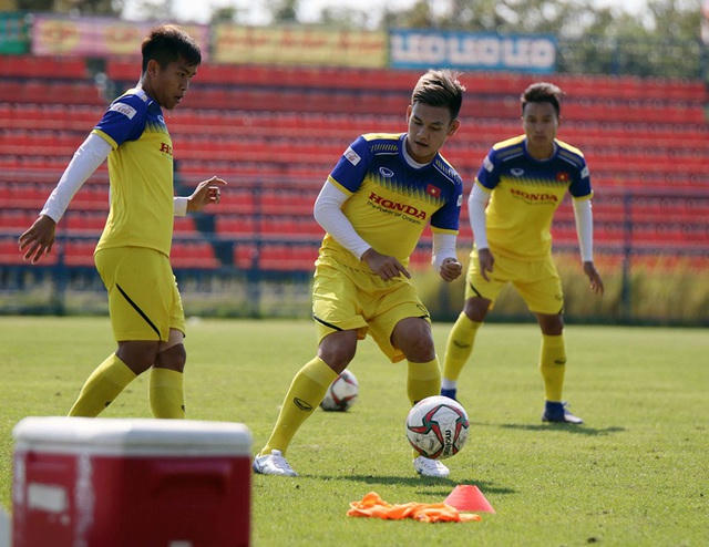 Tấn Tài nói gì khi lỡ trận ra quân gặp U23 UAE? - 2