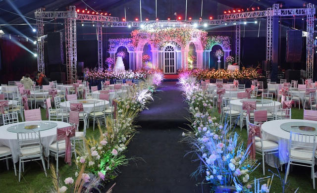 Nhà Duy Mạnh dựng rạp hoành tráng, chuẩn bị nước rửa tay cho khách dự cưới - 3