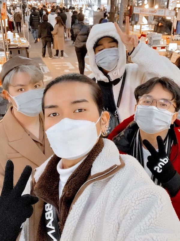 Diễn viên BB Trần hiện đang du lịch tại Seoul. Chuyến bay của anh khởi hành đêm 19/2, ngay trước khi Hàn Quốc