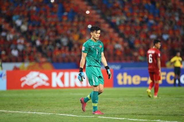 Chuyên gia trong nước tranh cãi về thủ môn Bùi Tiến Dũng - 1