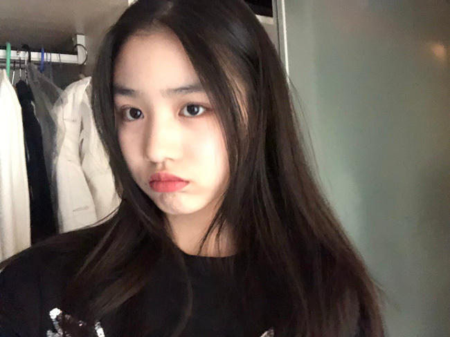 Con riêng của chồng 15 tuổi cao 1m70 đẹp không thua Chương Tử Di