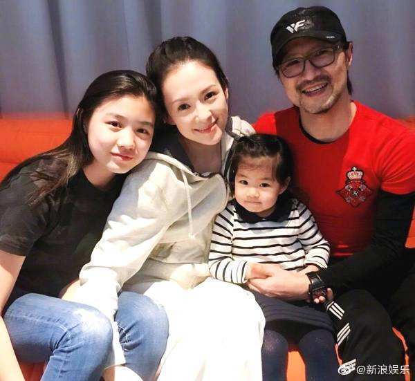 Con riêng của chồng 15 tuổi cao 1m70 đẹp không thua Chương Tử Di