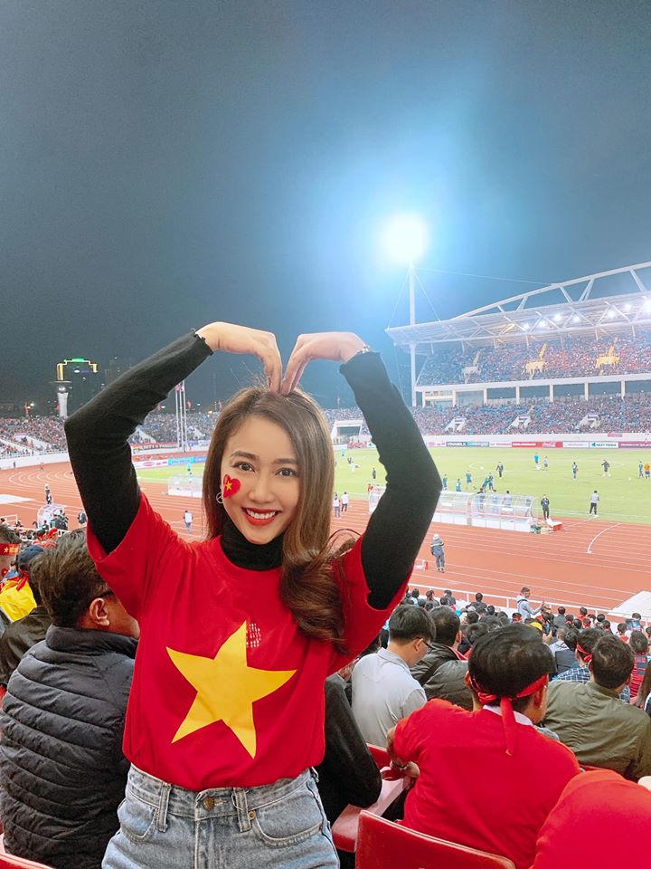 nhan sac hong loan dang tim hieu tien linh: xinh dep hut anh nhin, hiem khi mac bikini hinh anh 11