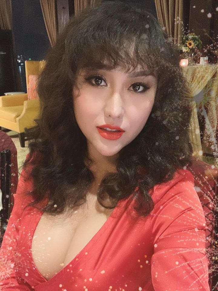 phi thanh van he lo "phi cong" kem 13 tuoi yeu don phuong sau dai gia tang nhan kim cuong "khung" hinh anh 1