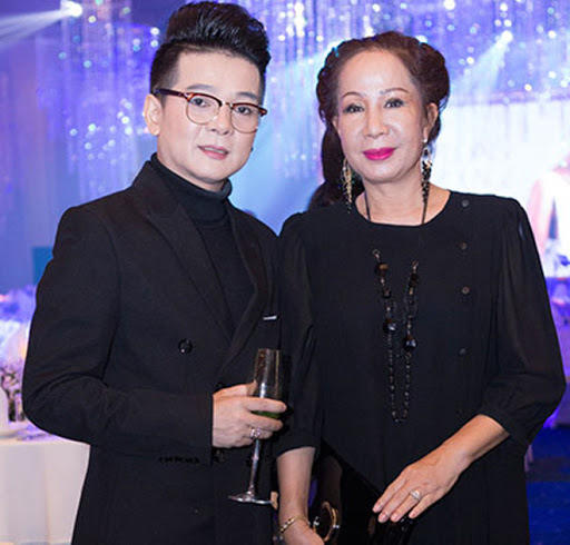 Ca sĩ Vũ Hà 30 năm đưa tiền, đắp chăn, hôn vợ trước khi ngủ