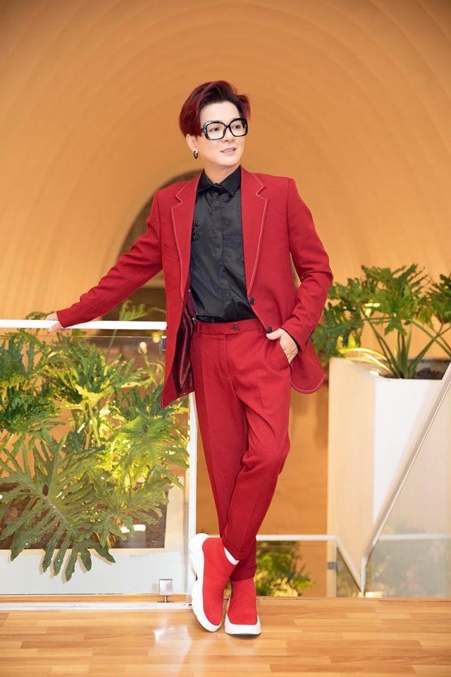 Ca sĩ Vũ Hà 30 năm đưa tiền, đắp chăn, hôn vợ trước khi ngủ