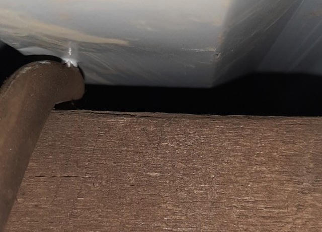 Ông bà bị điện giật tử vong, cháu bé trên lưng người ông thoát chết - 2