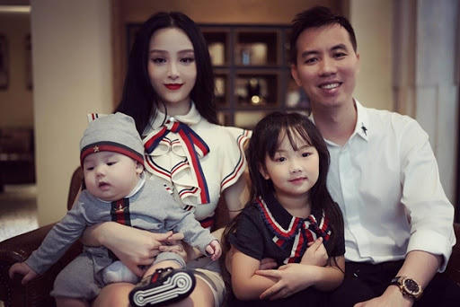 huyen baby goi chong la chi pheo nhung lai khien chi em ghen ti hinh anh 3