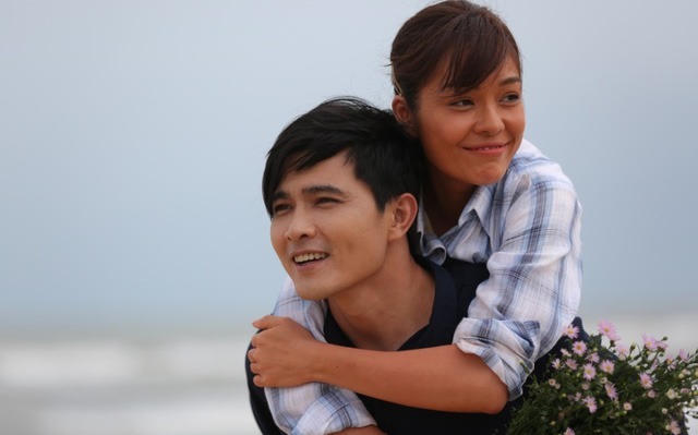 Còn khi đóng vai cô gái nghèo vùng biển trong Khi thân chủ là người tình, cô thường xuyên quay cảnh ăn cơm với cá khô. Bà mẹ một con bảo, cô ăn món này nhiều đến mức, chỉ cần ra trường quay nhìn thấy tô cơm là cô sợ.